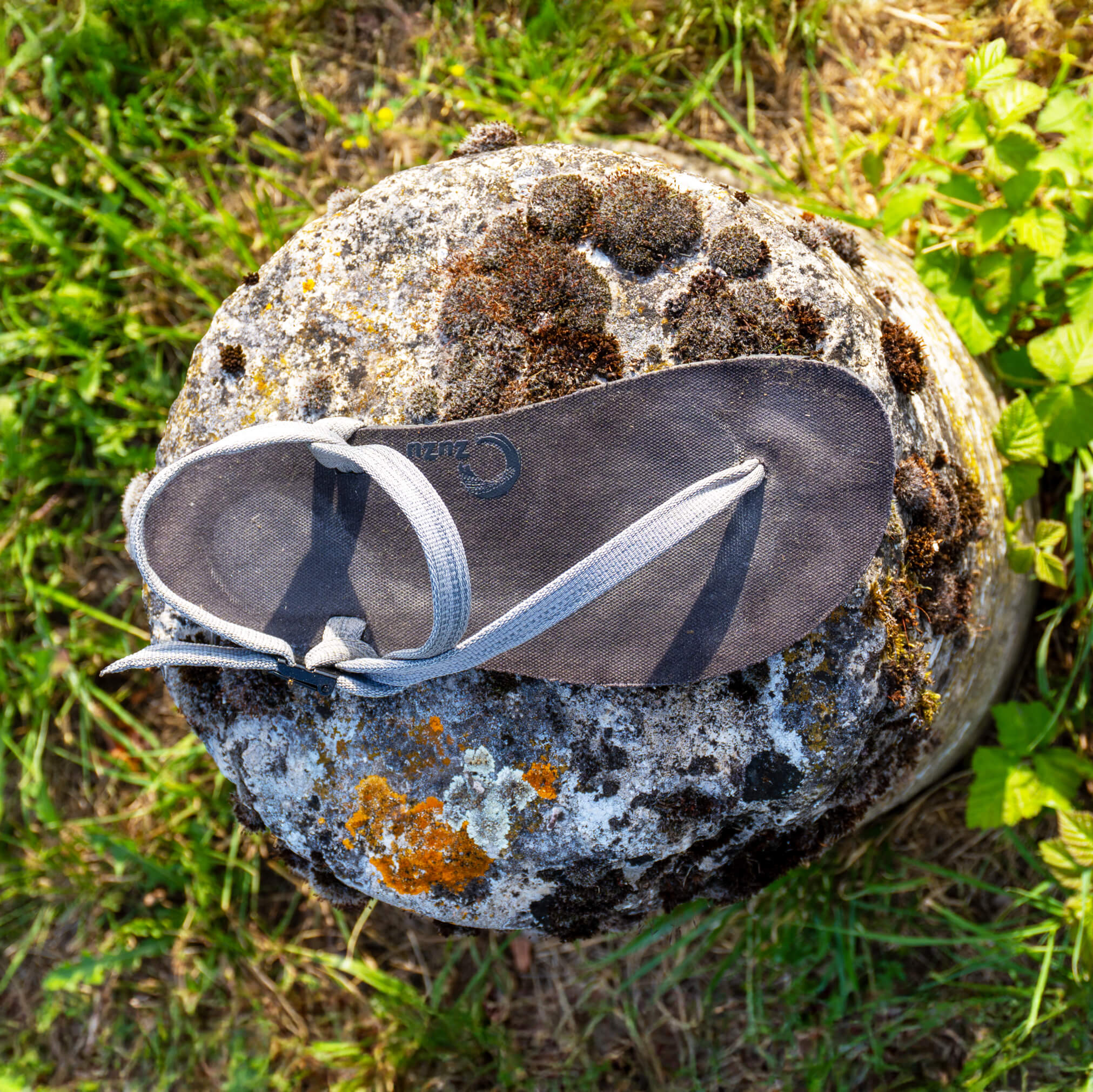 Pebble straps